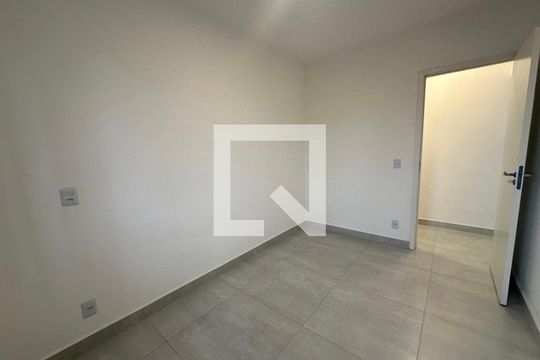 Quarto 1 de apartamento para alugar com 2 quartos, 57m² em Outeiro de São Fernando, Barueri