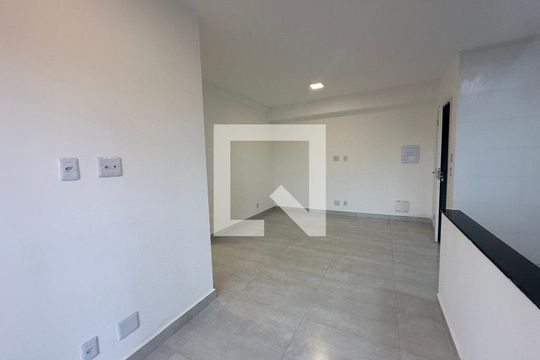 Sala de apartamento para alugar com 2 quartos, 57m² em Outeiro de São Fernando, Barueri