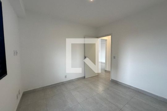 Suíte de apartamento para alugar com 2 quartos, 59m² em Outeiro de São Fernando, Barueri