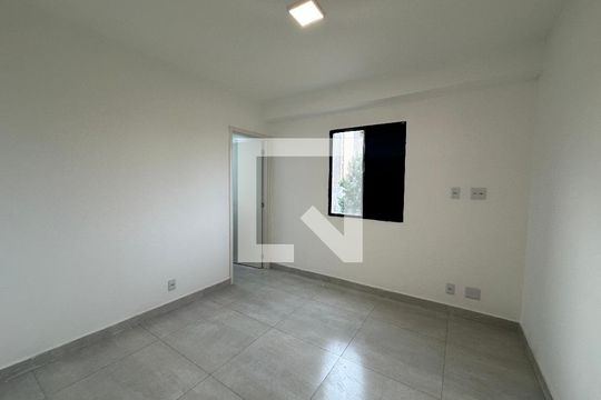Suíte de apartamento para alugar com 2 quartos, 59m² em Outeiro de São Fernando, Barueri