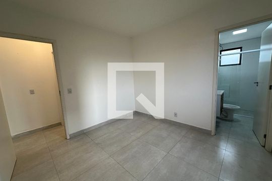 Suíte de apartamento para alugar com 2 quartos, 59m² em Outeiro de São Fernando, Barueri
