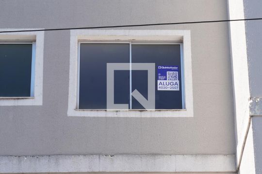 Fachada do Prédio com plaquinha de apartamento para alugar com 2 quartos, 51m² em Chácara Letônia, Americana