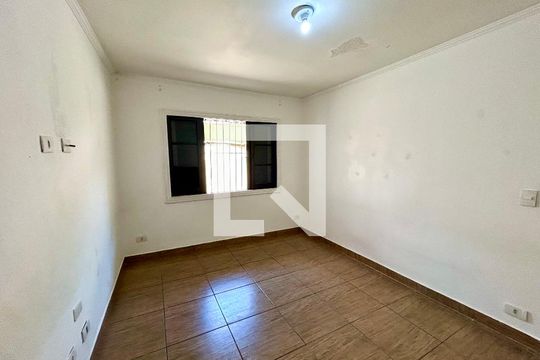 Quarto 2 de casa à venda com 2 quartos, 150m² em Vila Rosalia, Guarulhos