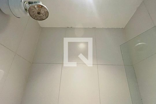 Banheiro de kitnet/studio para alugar com 1 quarto, 30m² em Vila Madalena, São Paulo
