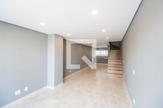 Casa para alugar com 3 quartos, 120m² em Alto de Santa Lucia, Carapicuíba