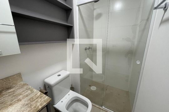 Banheiro de casa de condomínio para alugar com 1 quarto, 42m² em Granja Viana, Cotia