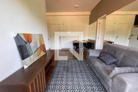 Sala de casa de condomínio para alugar com 1 quarto, 42m² em Granja Viana, Cotia