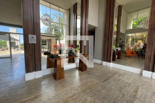 Hall de entrada de casa de condomínio para alugar com 1 quarto, 42m² em Granja Viana, Cotia