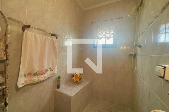 Banheiro 2 de casa à venda com 3 quartos, 175m² em Vila Milton , Guarulhos