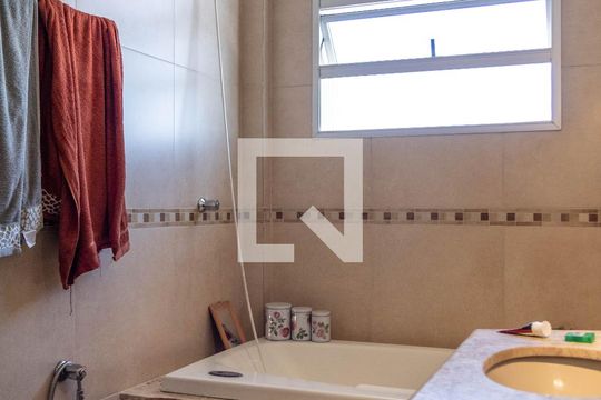 Banheiro da Suíte de apartamento à venda com 3 quartos, 180m² em Jardim America, Belo Horizonte