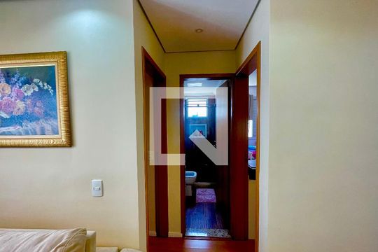 Corredor  de apartamento à venda com 2 quartos, 58m² em Jardim Guilhermino, Guarulhos