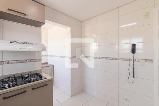Cozinha de apartamento para alugar com 3 quartos, 79m² em Capão Raso, Curitiba