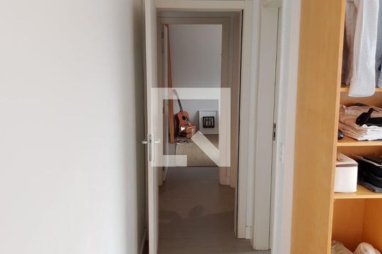 Quarto 1 de apartamento para alugar com 2 quartos, 65m² em Jardim Botânico, Porto Alegre