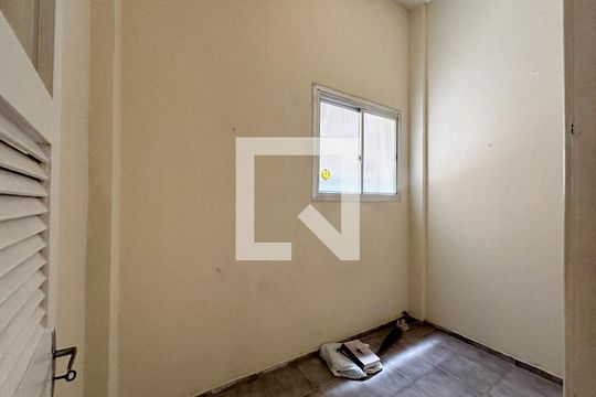 Área de serviço - suíte de apartamento para alugar com 3 quartos, 216m² em Copacabana, Rio de Janeiro