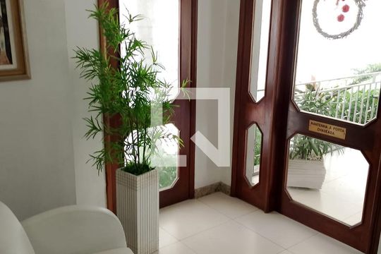Hall de apartamento para alugar com 1 quarto, 60m² em Petrópolis, Porto Alegre