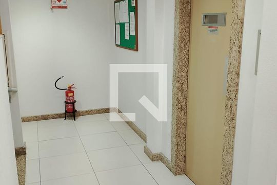 Hall de apartamento para alugar com 1 quarto, 60m² em Petrópolis, Porto Alegre
