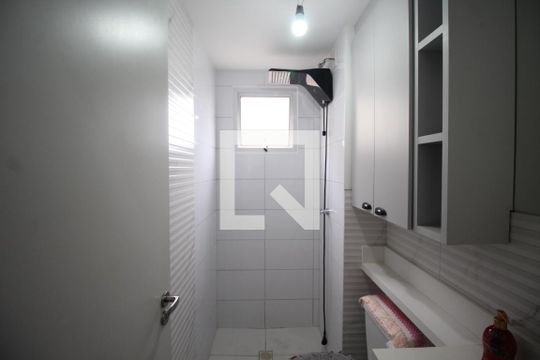Banheiro de apartamento à venda com 2 quartos, 50m² em Santa Fé, Porto Alegre