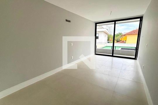Casa à venda com 4 quartos, 350m² em Barra da Tijuca, Rio de Janeiro
