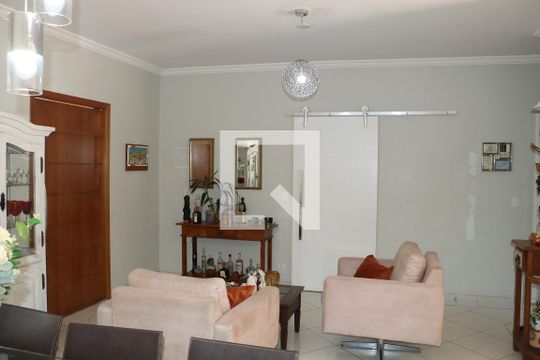Casa de Condomínio para alugar com 5 quartos, 360m² em São Paulo Ii, Cotia
