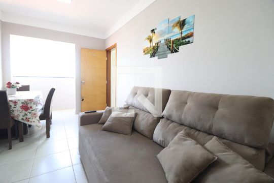 Apartamento para alugar com 2 quartos, 55m² em Santa Mônica, Uberlândia