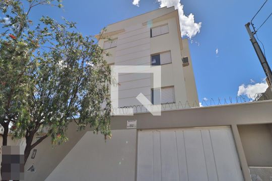 Apartamento para alugar com 2 quartos, 55m² em Santa Mônica, Uberlândia