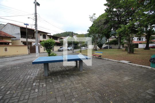 Praça de casa de condomínio à venda com 3 quartos, 230m² em Taquara, Rio de Janeiro