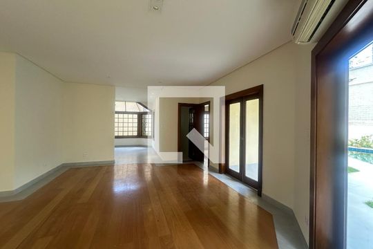 Sala de casa de condomínio à venda com 3 quartos, 362m² em Alphaville Residencial Um, Barueri
