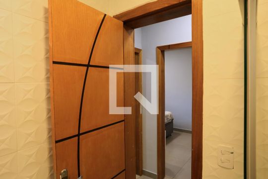 Banheiro de casa à venda com 2 quartos, 200m² em Sagrada Família, Belo Horizonte