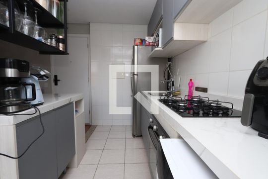 Cozinha de apartamento à venda com 2 quartos, 50m² em Vila Metalúrgica, São Paulo