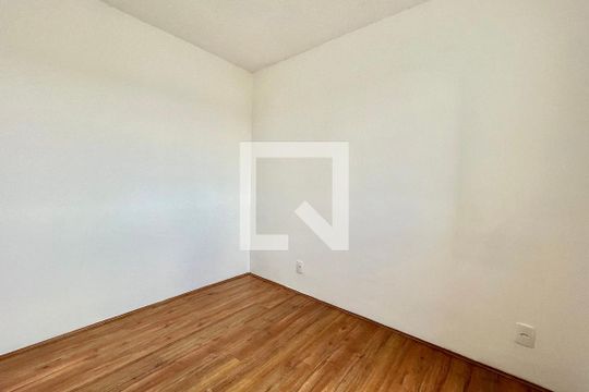 Apartamento à venda com 2 quartos, 34m² em Jardim Itacolomi, São Paulo
