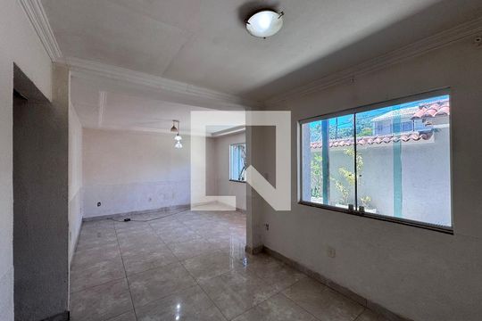 Sala de casa à venda com 2 quartos, 200m² em Vargem Grande, Rio de Janeiro