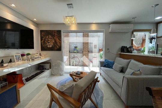 Sala de casa de condomínio à venda com 3 quartos, 136m² em Caxingui, São Paulo