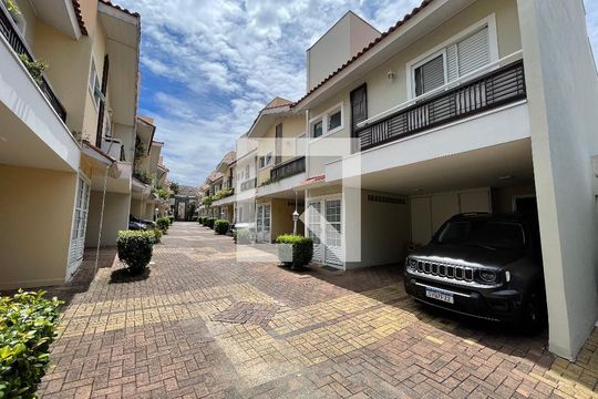 Fachada de casa de condomínio à venda com 3 quartos, 136m² em Caxingui, São Paulo