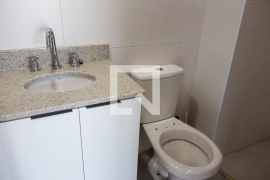 Banheiro de apartamento para alugar com 1 quarto, 38m² em Centro, Osasco