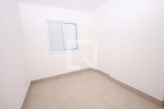 Quarto 2 de apartamento para alugar com 2 quartos, 58m² em Vila Lucy, Goiânia