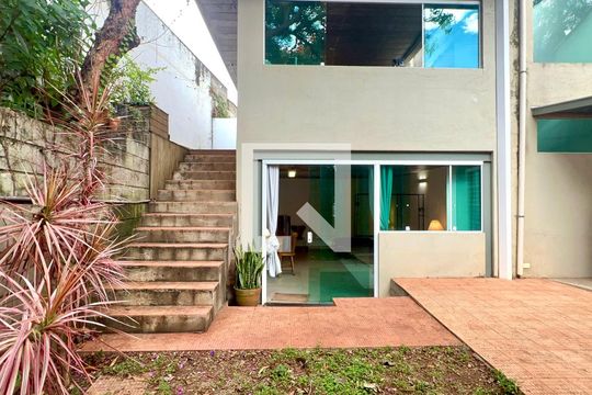 Garagem de casa à venda com 2 quartos, 110m² em Vila Madalena, São Paulo