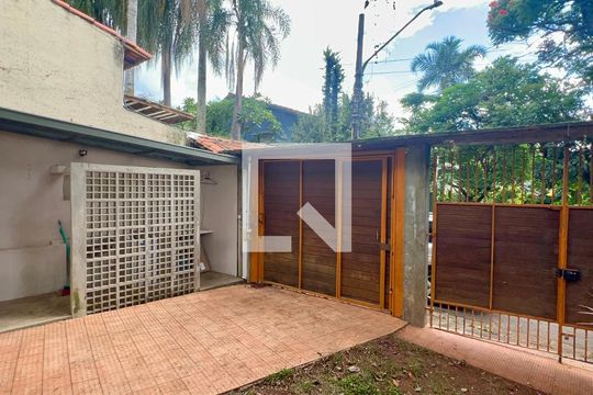 Garagem de casa à venda com 2 quartos, 110m² em Vila Madalena, São Paulo