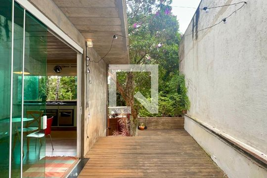 Deck de casa à venda com 2 quartos, 110m² em Vila Madalena, São Paulo