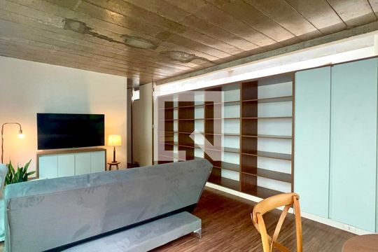 Sala de casa à venda com 2 quartos, 110m² em Vila Madalena, São Paulo