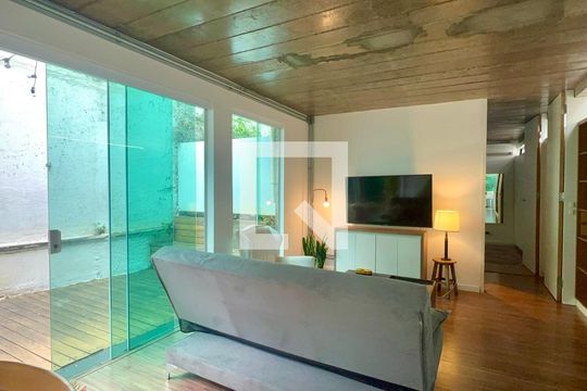 Sala de casa à venda com 2 quartos, 110m² em Vila Madalena, São Paulo