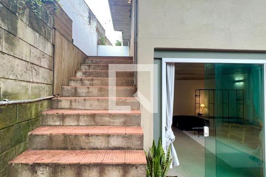 Escada Externa de casa à venda com 2 quartos, 110m² em Vila Madalena, São Paulo