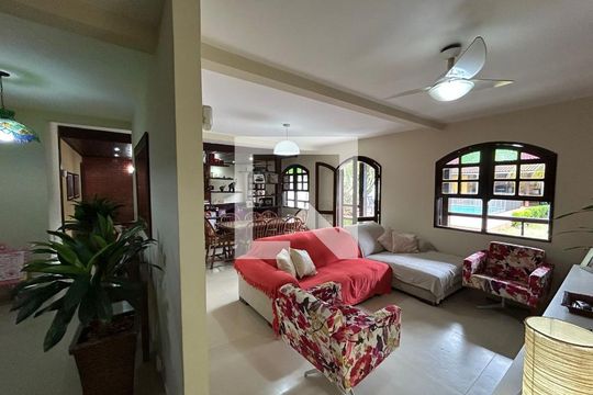 Sala de casa de condomínio à venda com 4 quartos, 600m² em Jacarepaguá, Rio de Janeiro