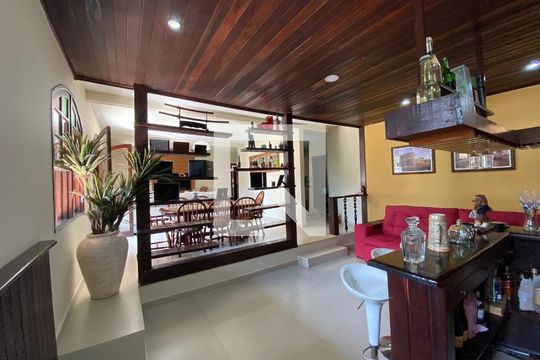 Sala de casa de condomínio à venda com 4 quartos, 600m² em Jacarepaguá, Rio de Janeiro