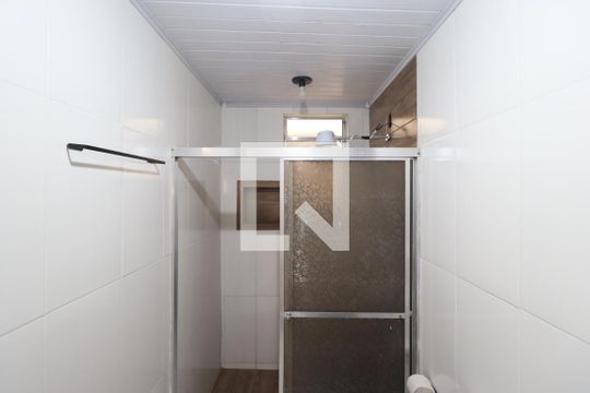 Banheiro de apartamento para alugar com 1 quarto, 38m² em Sarandi, Porto Alegre