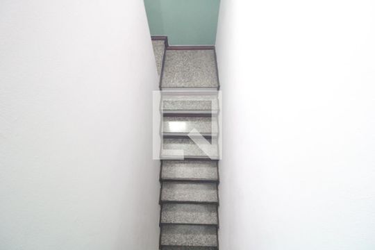 Escada de casa à venda com 3 quartos, 125m² em Vila Marari, São Paulo