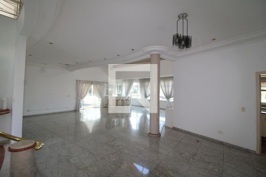 Sala de casa para alugar com 4 quartos, 700m² em Jardim Franca, São Paulo