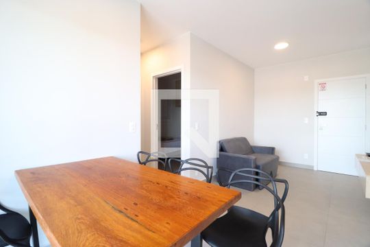 Sala de apartamento para alugar com 2 quartos, 70m² em Tibery, Uberlândia