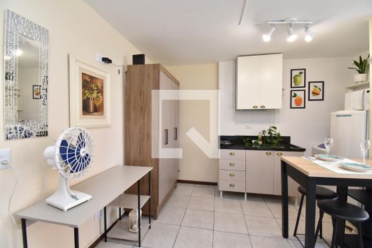 Studio de kitnet/studio para alugar com 1 quarto, 21m² em Centro, Curitiba