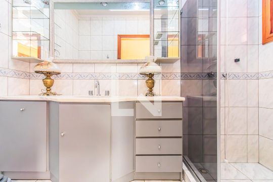 Casa para alugar com 3 quartos, 243m² em Menino Deus, Porto Alegre