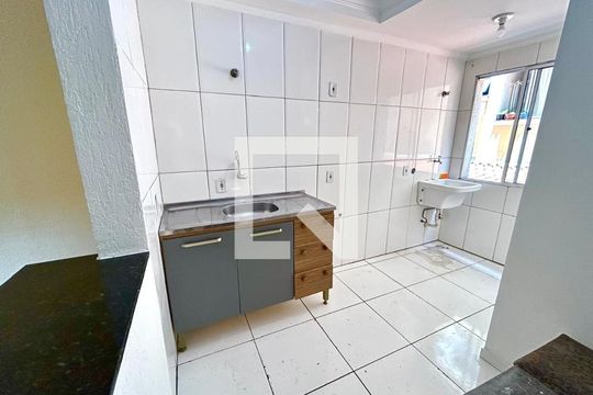 Cozinha de apartamento para alugar com 2 quartos, 55m² em Vila Nova Bonsucesso, Guarulhos